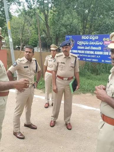 రౌడీషీటర్ కుటుంబం ఆత్మహత్యాయత్నం!